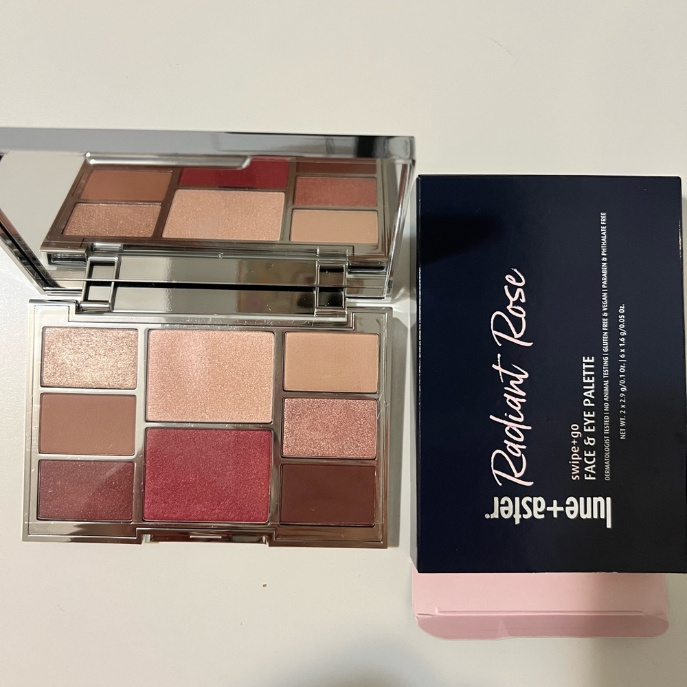 Elegant Eyeshadow Palette with Rich Red and Soft Nude Shadesi